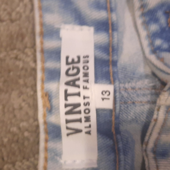 Almost famous - Picture 2 of 6